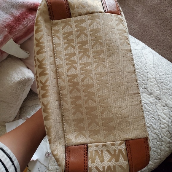*SOLD* Michael Kors satchel purse - Picture 4 of 5